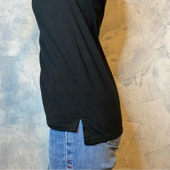 Friends black top size L - Picture 6 of 6